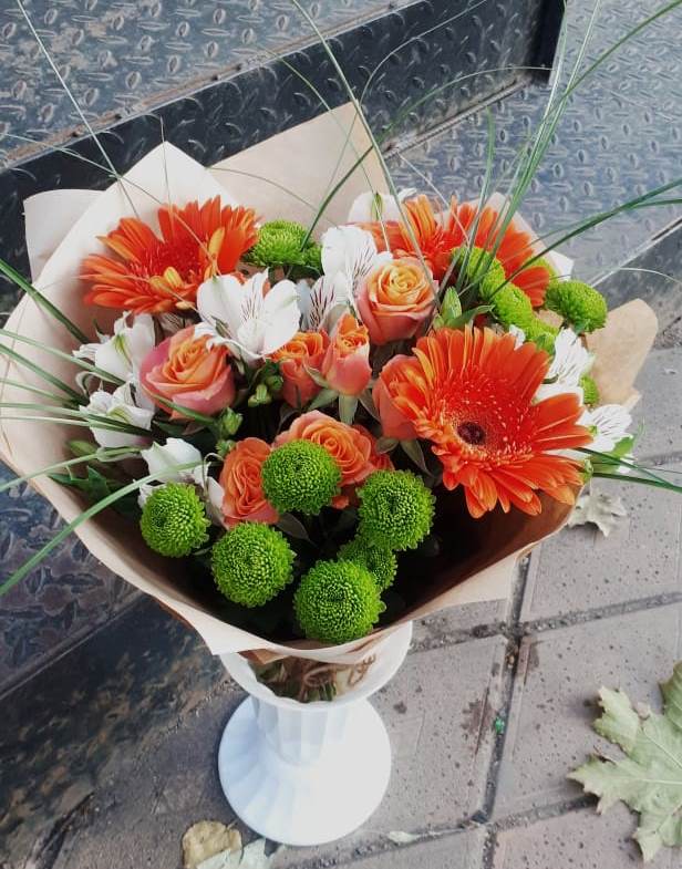 Букет цветов из: Герберы, Хризантемы, Альстромерии и Розы в Беслане
