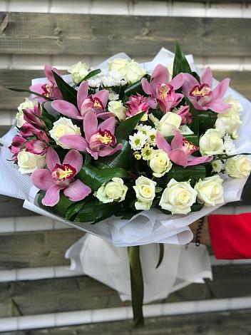 Букет цветов из: Розы и Хризантемы в Беслане