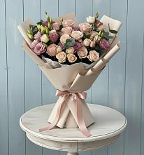 Букет цветов из:  Розы и Лизиантусы в Беслане