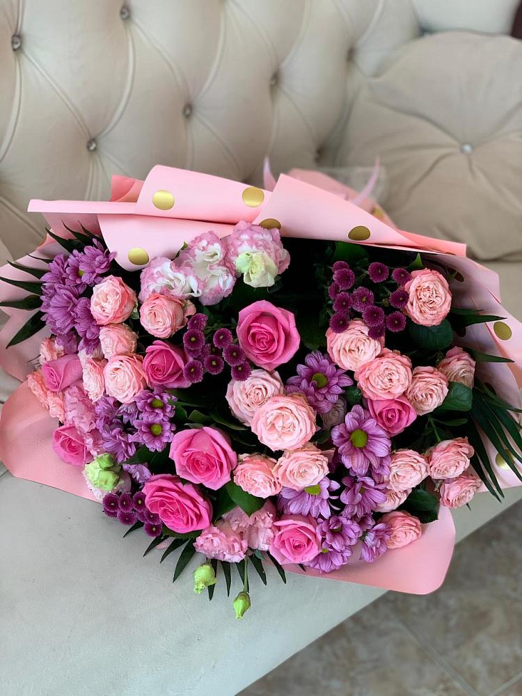 Букет цветов из: Хризантемы, Розы и Лизиантусы в Беслане