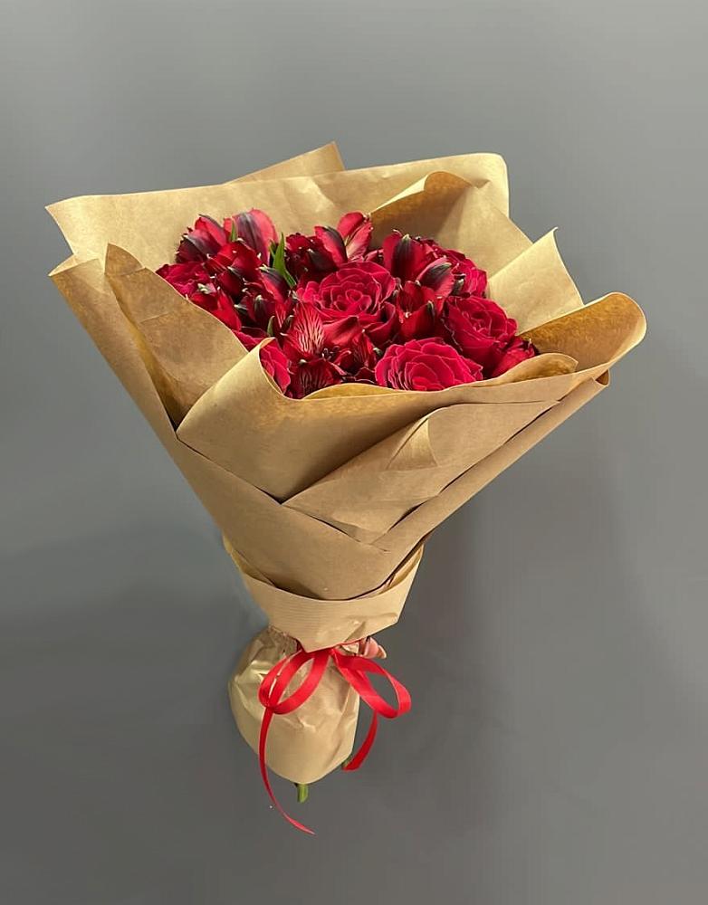 Букет цветов из: Альстромерии и Розы в Беслане