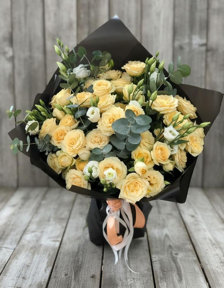 Букет цветов из: Розы и Лизиантусы в Беслане