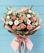 Букет цветов из:  Розы, Альстромерии и Лизиантусы в Беслане