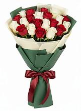 Букет Микс из красных и белых роз в Беслане