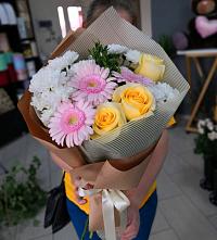 Букет цветов из:  Герберы, Розы и Хризантемы в Беслане