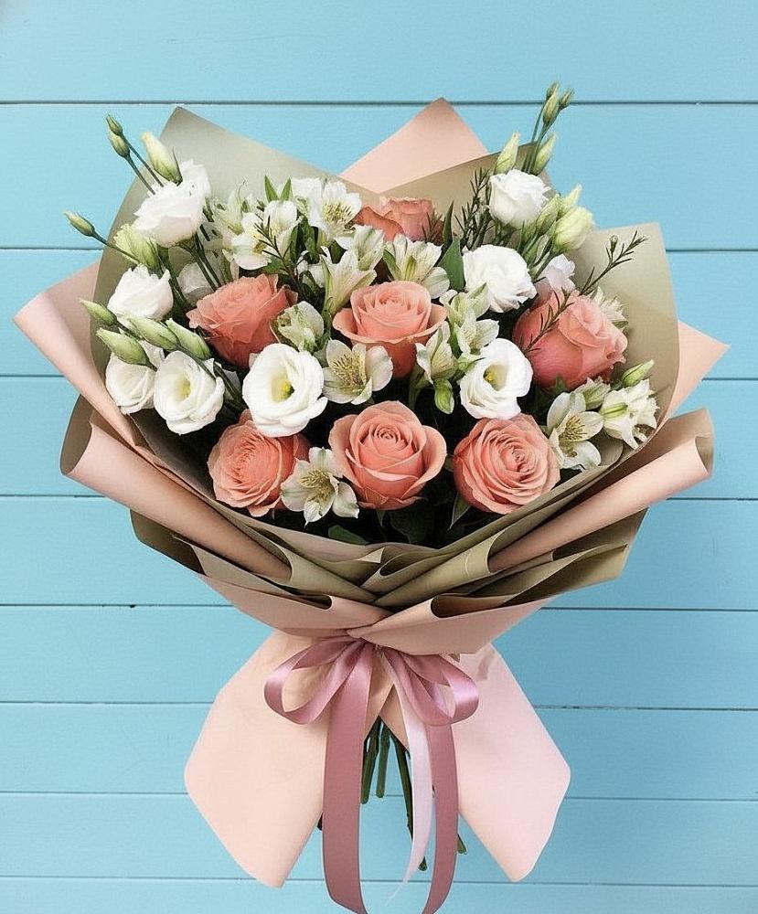 Букет цветов из: Розы, Альстромерии и Лизиантусы в Беслане