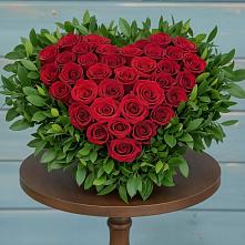 Цветочная композиция из Розы в виде сердца в Беслане