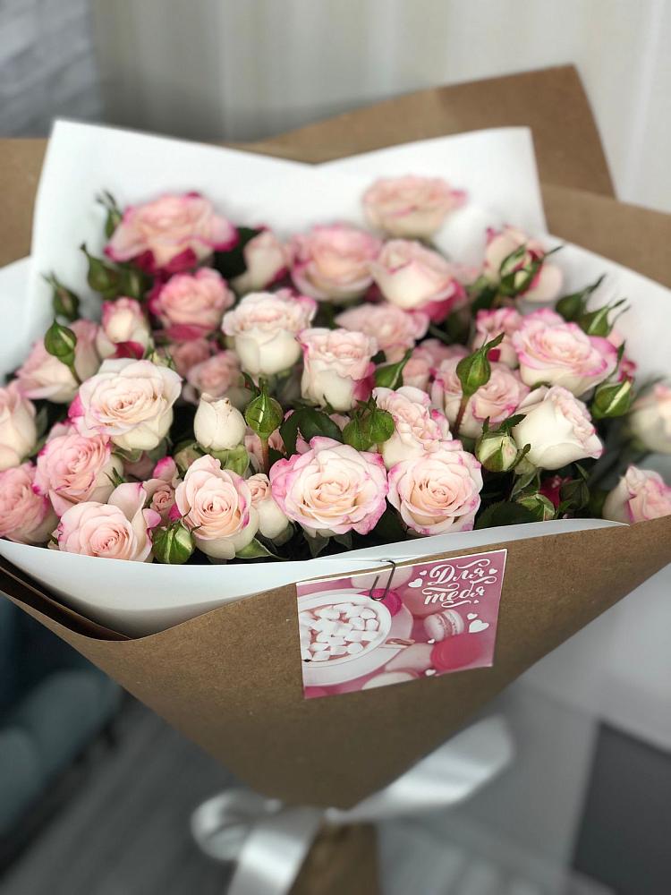 Букет цветов из: Розы в Беслане