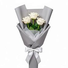 Букет 3 белые розы в Беслане