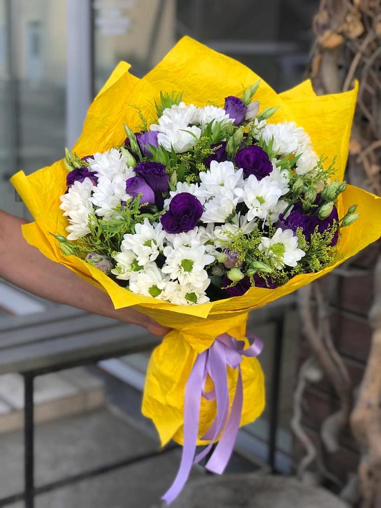 Букет цветов из: Ирисы, Хризантемы и Ромашки в Беслане