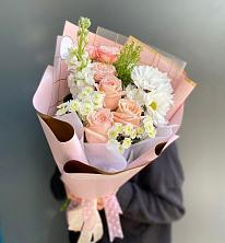 Букет цветов из:  Хризантемы и Розы в Беслане