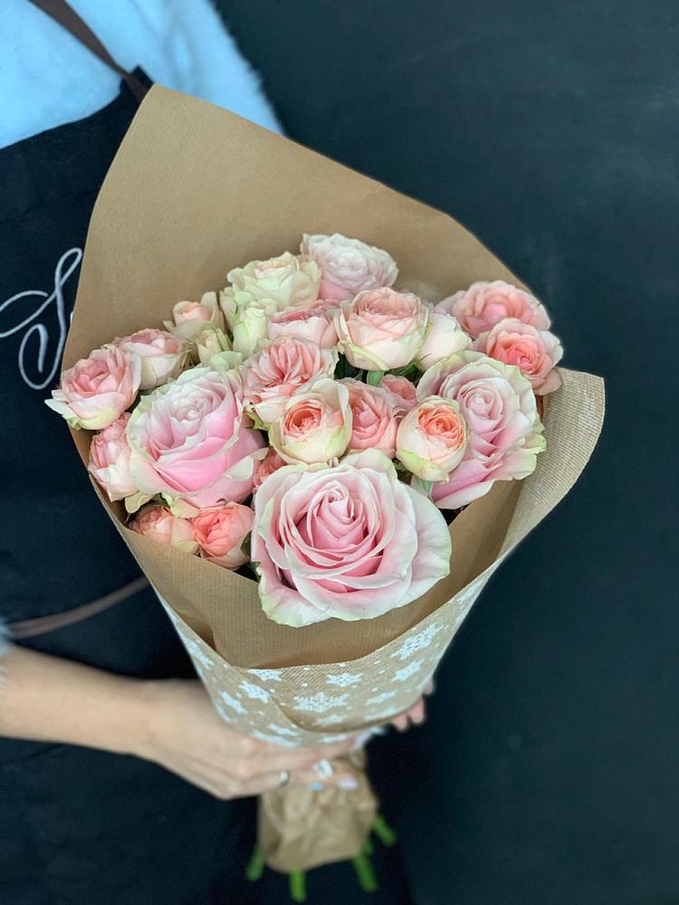 Букет цветов из: Хризантемы и Розы в Беслане