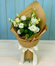 Букет цветов из:  Хризантемы и Лизиантусы в Беслане