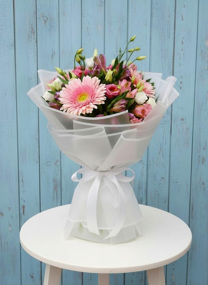 Букет цветов из: Герберы, Альстромерии и Лизиантусы в Беслане