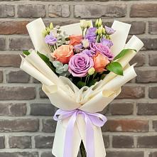 Букет цветов из:  Лизиантусы и Розы в Беслане