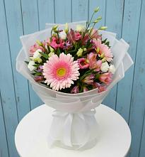 Букет цветов из:  Герберы, Альстромерии и Лизиантусы в Беслане