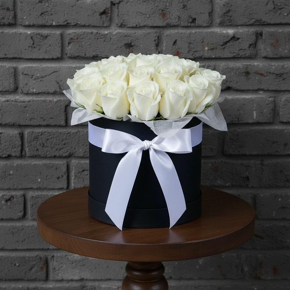 Цветочная композиция из Розы в шляпной коробке в Беслане